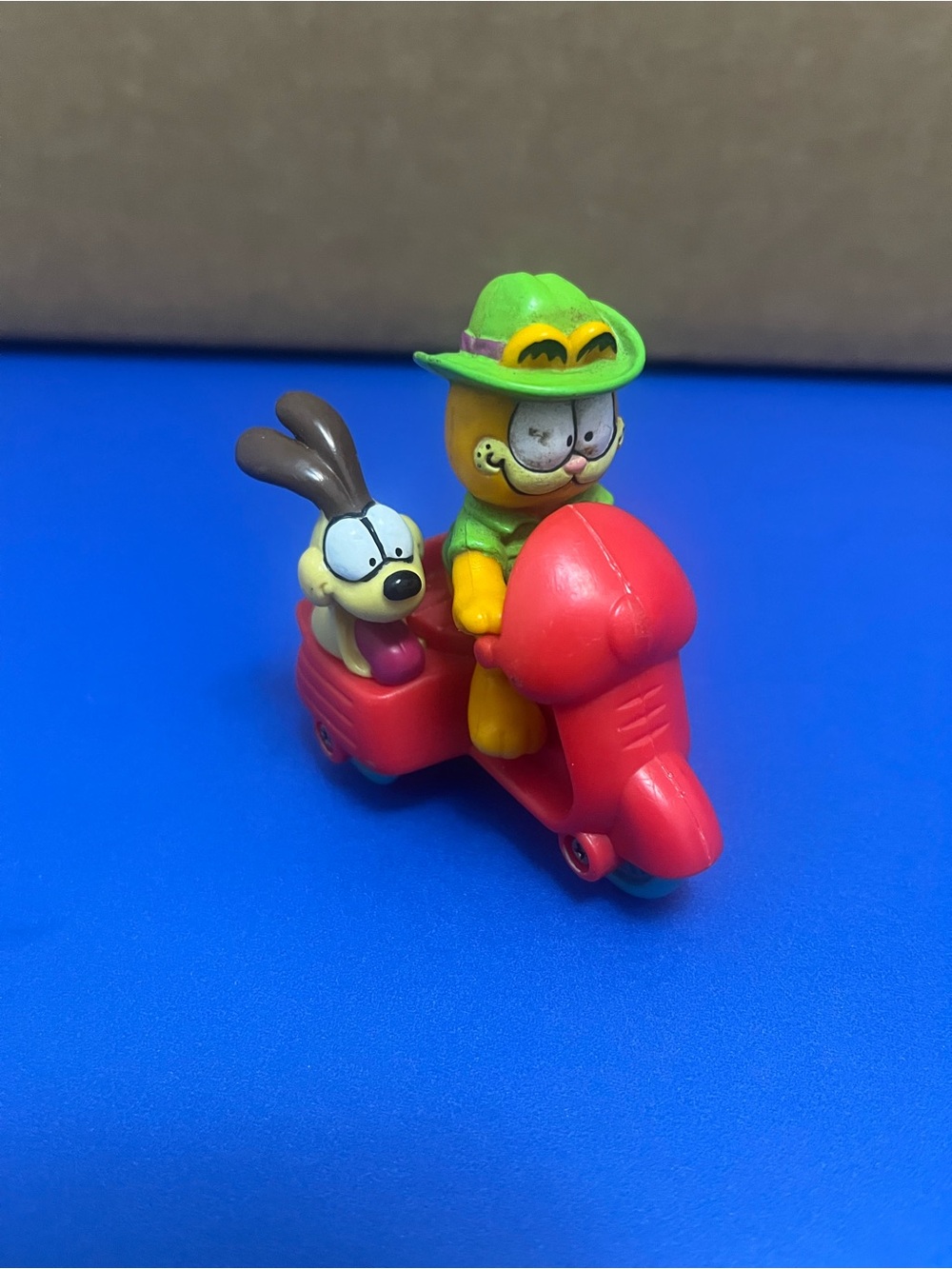 VTG 1978 / 1981 Garfield Odie Scooter McDonalds Happy Meal 3" Figurine